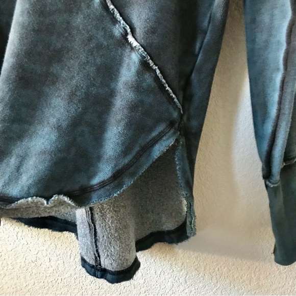 Free People Navy Blue Westeros Distressed Sweatshirt Size XS V Neck Boho Raw Hem - Picture 4 of 8